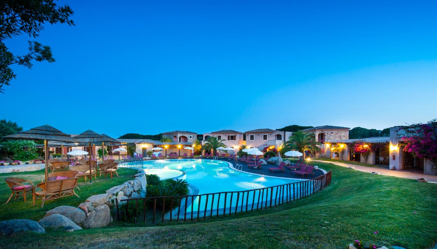 Pool 4, Apartment in Residence With Pool, Cagliari