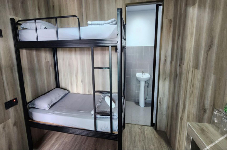 Bedroom 2, The Box Hotel, Ranau