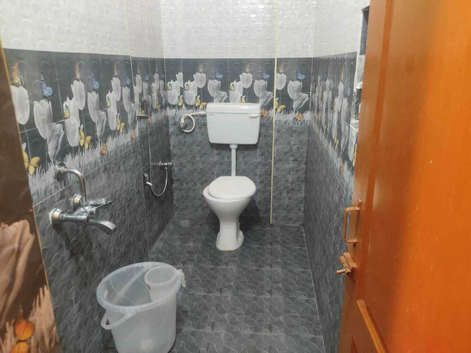 Bathroom 3, Le Ideal Suites, Puducherry