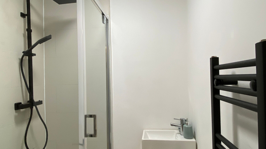 Bathroom 4, De Parys Penthouse 5 in Bedford, Bedfordshire