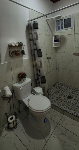 Bathroom 4, Aloha Sunzal, Tamanique