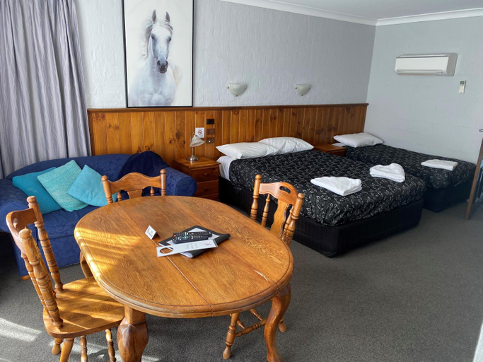 Others, Corryong Country Inn, Towong - Pt B