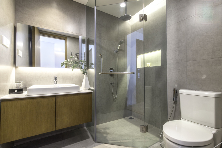 Bathroom 4, Blessed Hotel, District 7