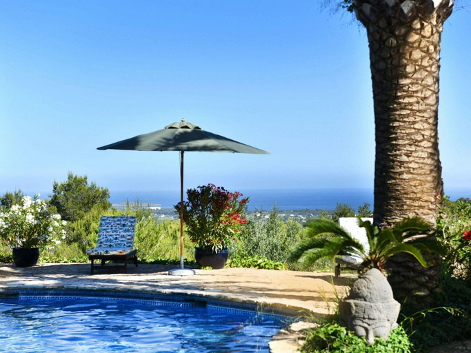 Pool 3, Holiday Home With Alfresco Dinning, Baleares