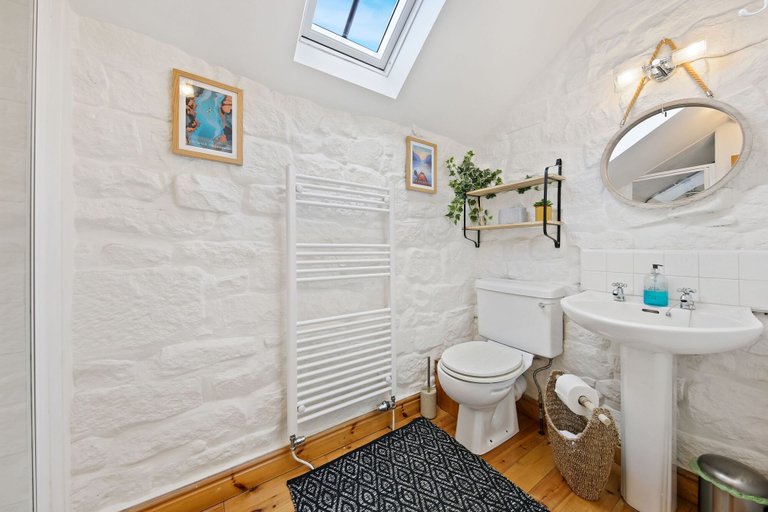 Room 2, Host Stay Little Barn - Upper Hulme, Staffordshire