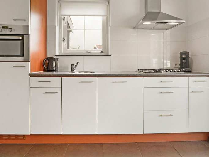 Private kitchen 2, Bungalow by Water Near Rotterdam, Bernisse