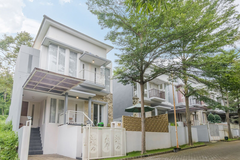 Exterior & Views 1, Calma Edelweiss Villa Lawang Malang, Pasuruan