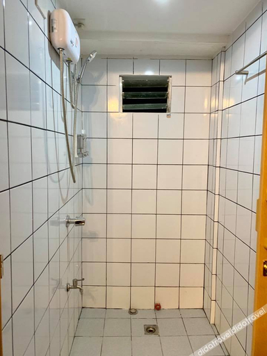 Bathroom 5, Courtyard Hotel, Pasay City