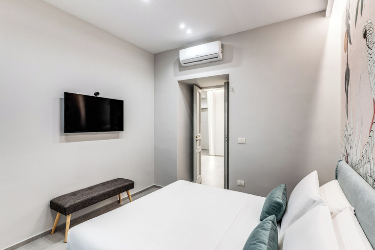 Bedroom 3, Lady Diamond, Napoli