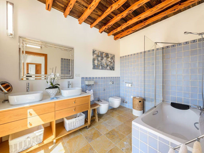 Bathroom 5, Holiday Home With Children Play Area, Baleares