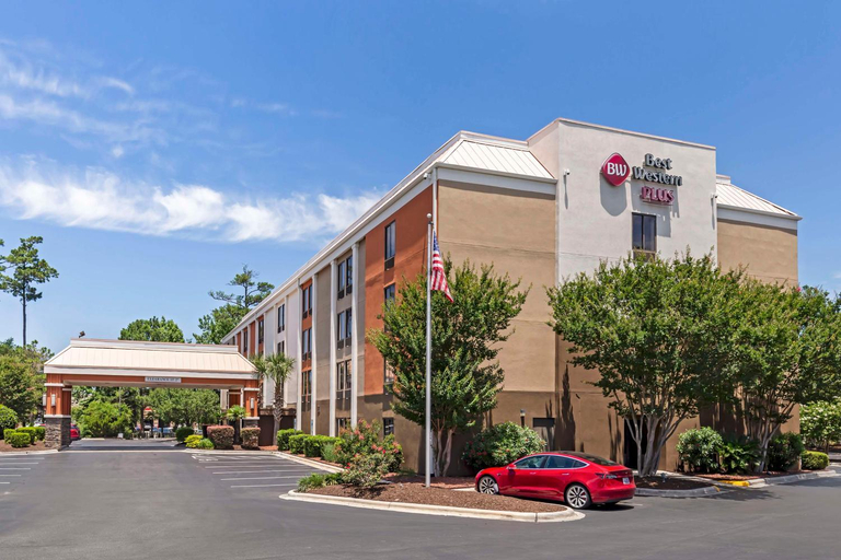 Exterior & Views 30