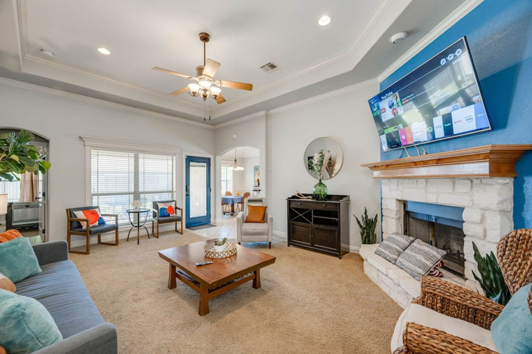 Room 2, 4bed 3bath Close2a M Santa s Wonderland Hospital L2 EV, Brazos