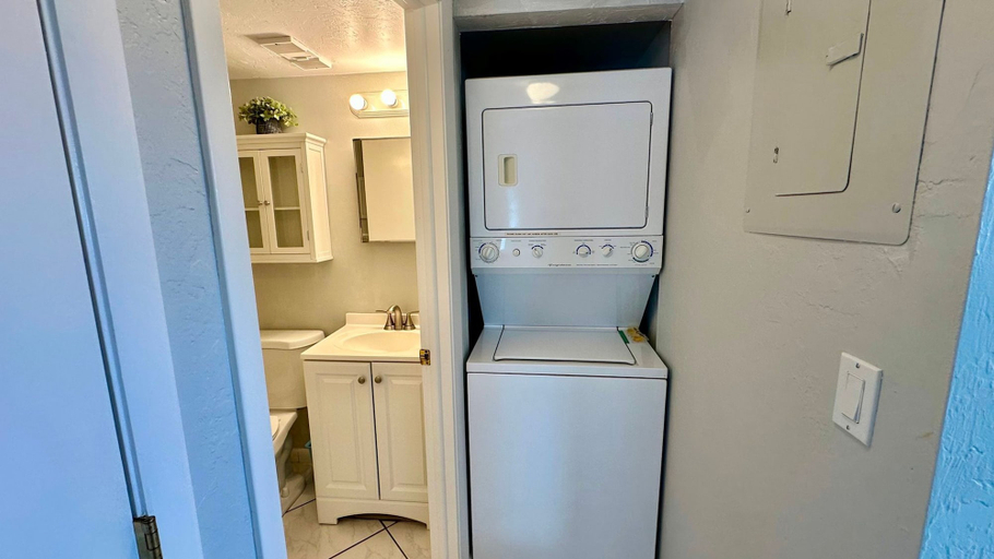 Room 3, Sandy Beach 326 in Fort Myers Beach, Lee