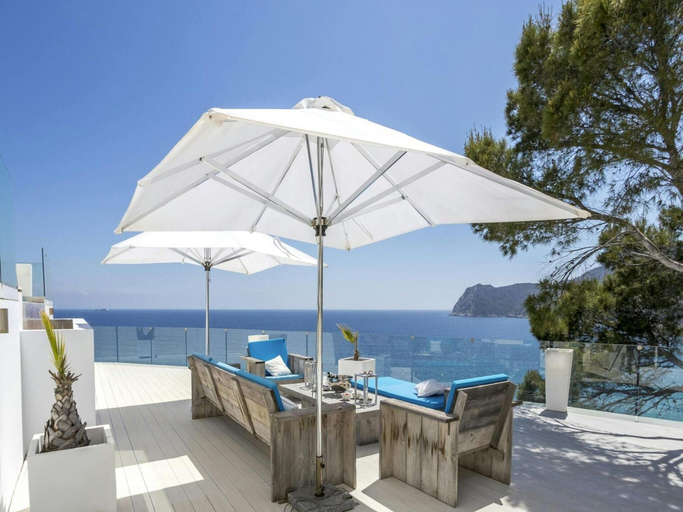 Pool 4, Beautiful Villa With Leisure Activities, Baleares