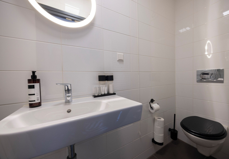 Bathroom 3, Het Wapen in Willemstad, Moerdijk