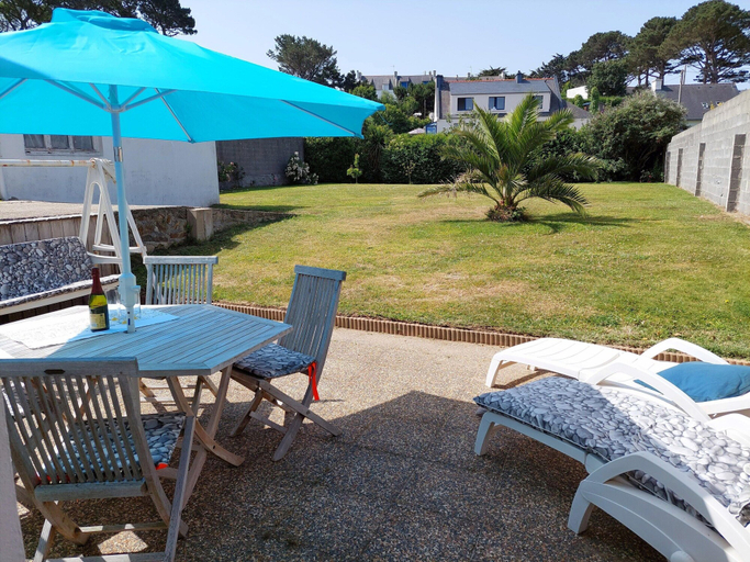 Garden, Apartment in Plouguerneau by Sandy Beach, Finistère