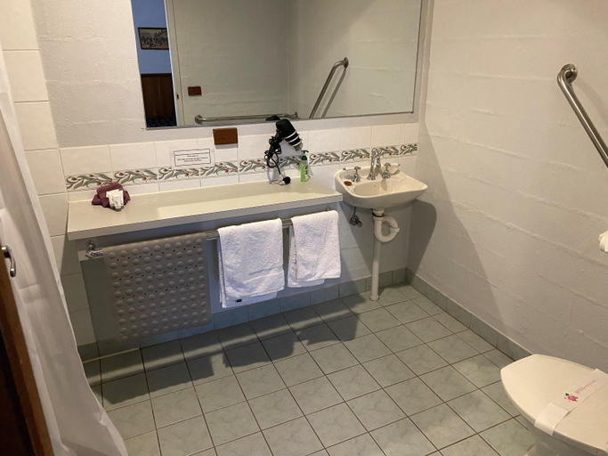 Bathroom 5, Corryong Country Inn, Towong - Pt B