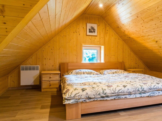 Room 4, Spacious Villa With Swimming Pool, Děčín