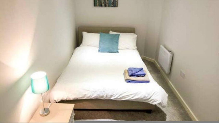 Others 3, Stayzo Modern Studio Apartment 1 in Bradford City, Bradford