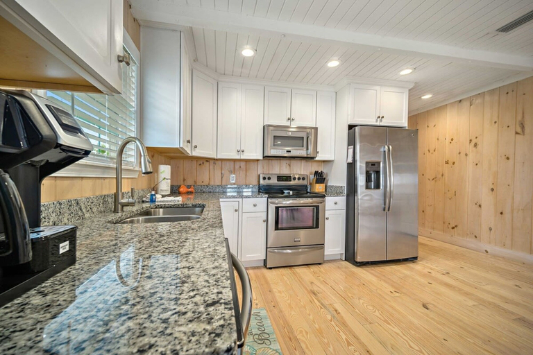 Room 5, Don t Worry Beach Happy 6 BR 4 BA Sleeps 20, Baldwin