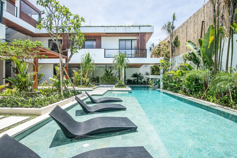 Sport & Beauty 2, Villa Swastamita - Luxury 5BR Villa, 200m to Brawah's Beach Bliss, Badung