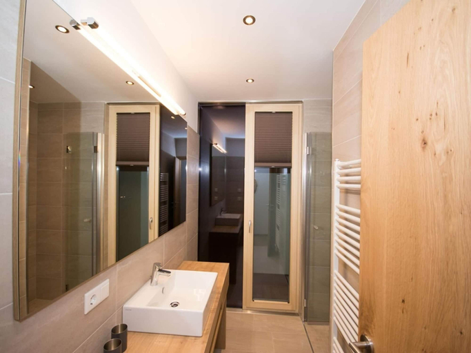 Others 4, Apartment in Neukirchen near Ski Lift, Zell am See