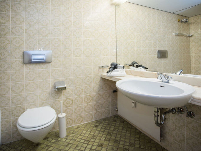 Bathroom, Apartment mit Balkon in Waldnhhe, Hochsauerlandkreis