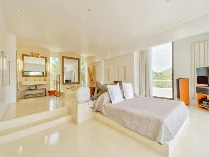 Room 5, Holiday Home With Stunning Infinity Pool, Baleares