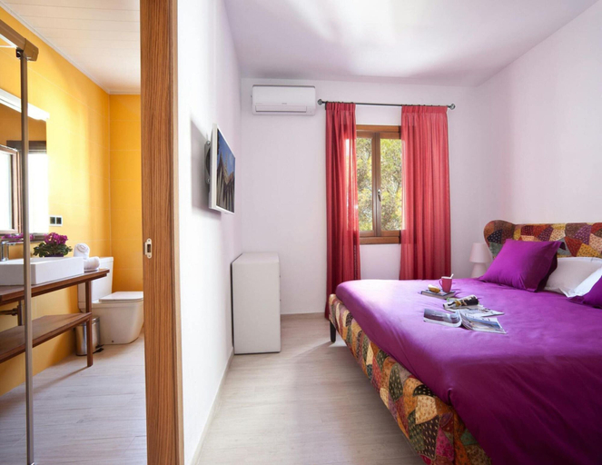Room 5, Beachfront Villa With Saltwater Pool, Baleares