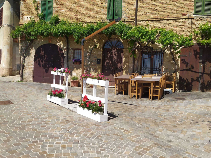 Food & Drinks 4, Apartment in Fratte Rosa with Apennine Views, Pesaro E Urbino