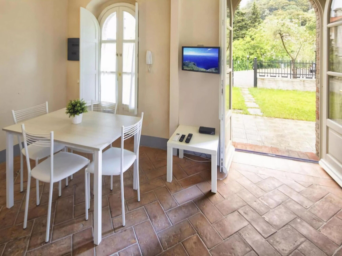 Dining 2, Lovely Holiday Flat With Shared Pool in Lerici, La Spezia