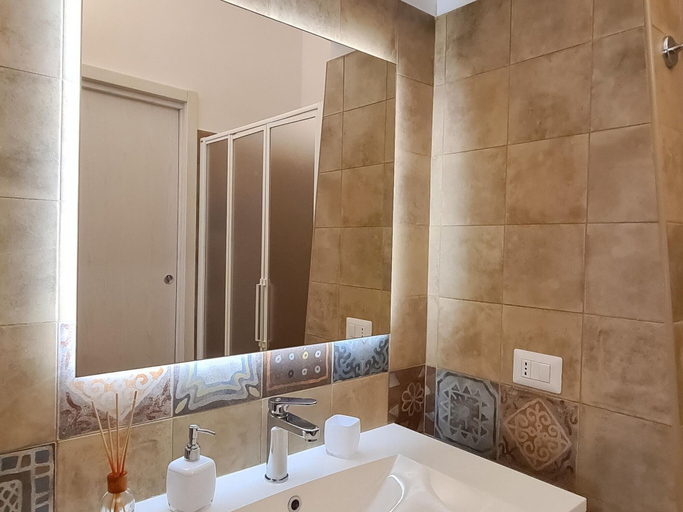 Bathroom 4, Trulli-style Chalet Near Forest Walks, Bari