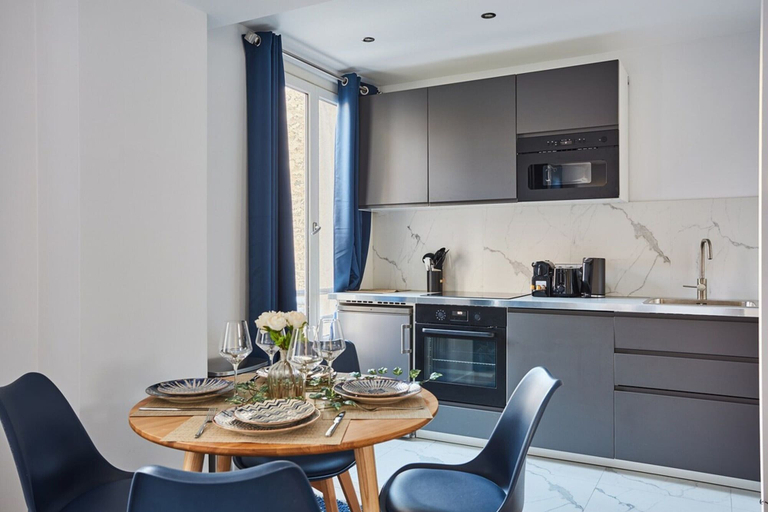 Private kitchen 4, Grand Studio Porte Maillot/Arc de Triomphe, Paris