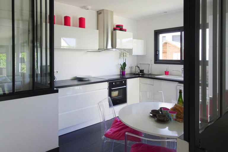 Private kitchen 5, Holiday Home in Benodet Near Sandy Beach, Finistère