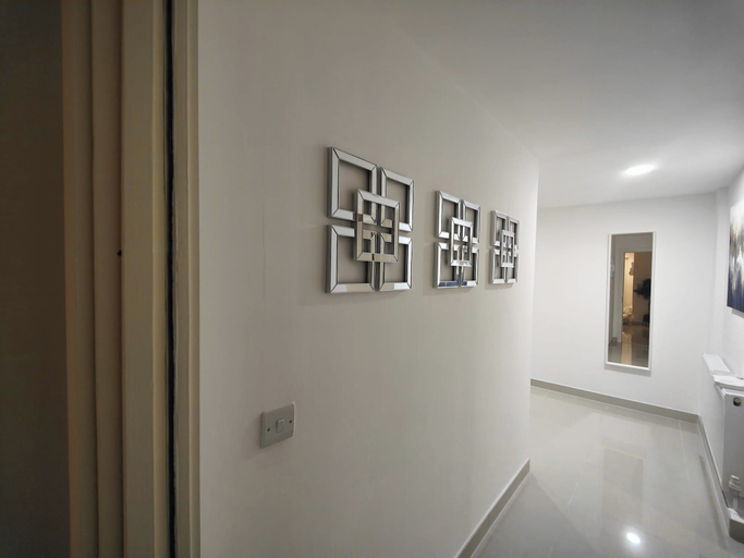 Interior 2, Leeds 3 Bed En-suites Apartment Retreat- Sleeps 9, Leeds