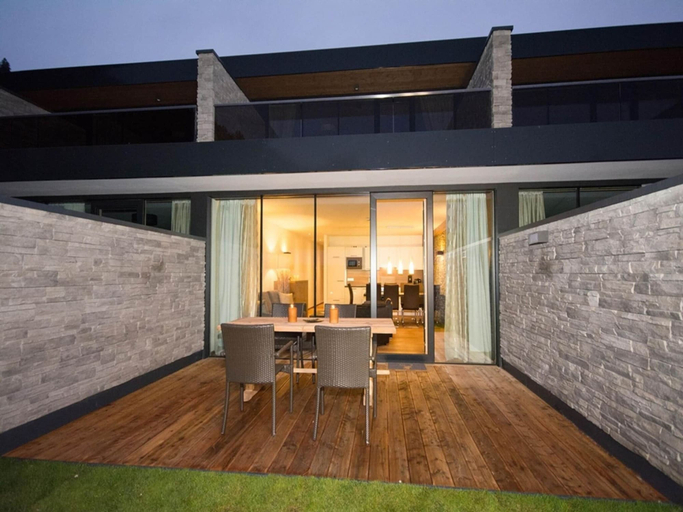 Exterior & Views 1, Apartment in Neukirchen near Ski Lift, Zell am See