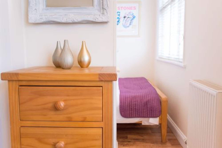 Room 5, Host Stay Apartment 3 York Terrace, Norfolk
