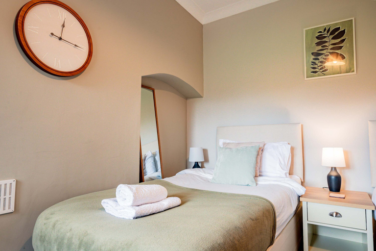 Room 4, Host Stay Mayfield House, Derbyshire