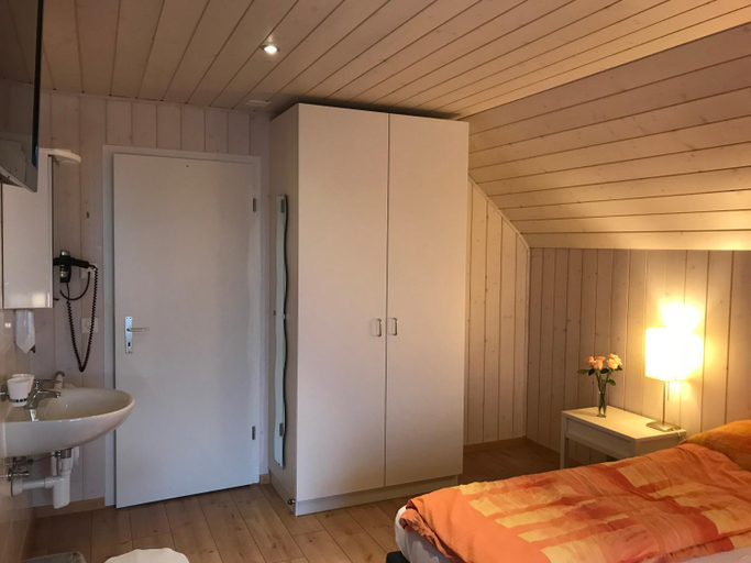 Bedroom 13
