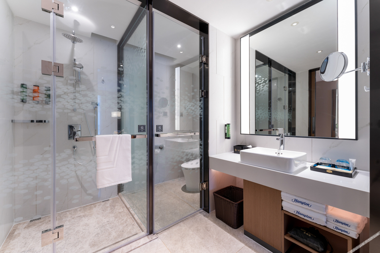 Bathroom 5, Hampton by Hilton Guangzhou Jinshazhou, Guangzhou