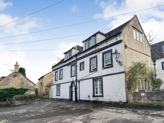 Room 2, Host Stay Apartment 6 Church Walk, Wiltshire