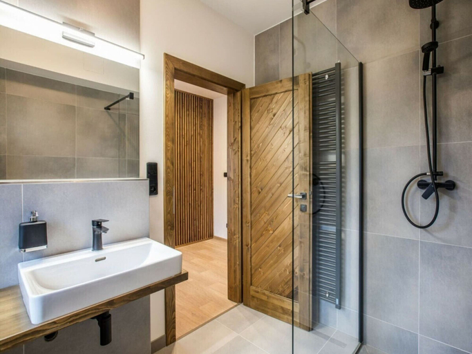 Bathroom 5, Holiday Villa in Beautiful Location, Jablonec nad Nisou