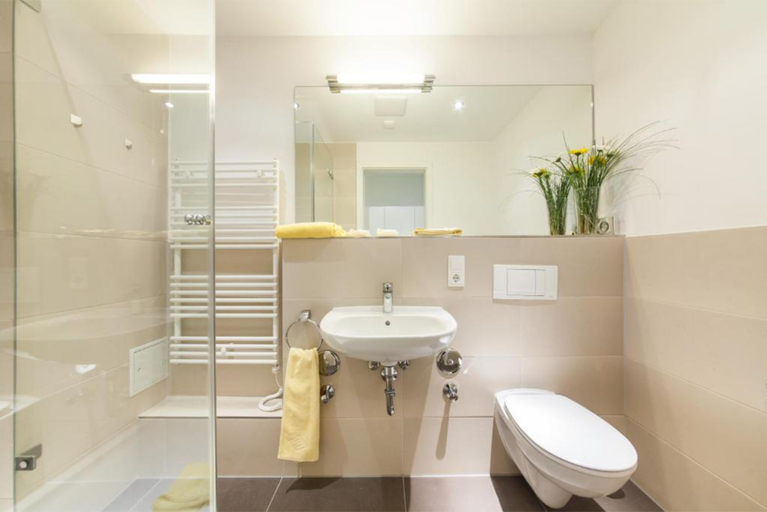 Bathroom 3, Candlewood Suites F�RTH by IHG, Fürth