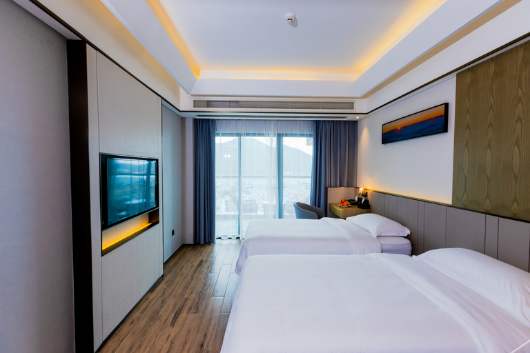 Bedroom 2, Microtel by Wyndham Sanya Dadonghai, Sanya