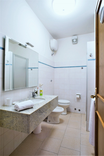 Bathroom, Cottage in Chianti With Pool & Vineyard Views, Florence
