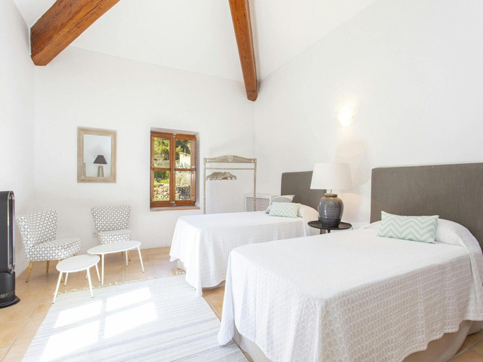 Room 4, Stunning Farmhouse With Private Pool, Baleares