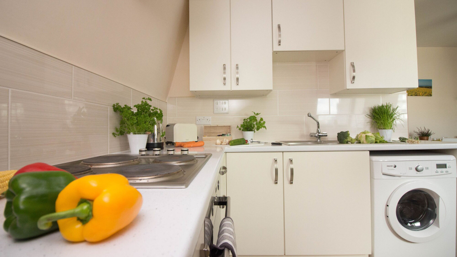 Others 3, Stayzo Serviced Accommodation 16 Premier Lodge, Southampton