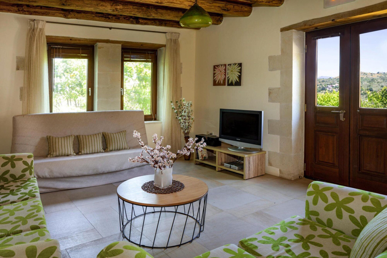 Living area 4, Charming Holiday Home in Maheri, Crete
