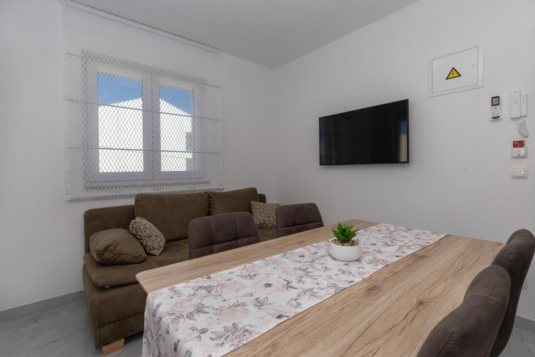 Others 2, Villa Suzana, Biograd na Moru
