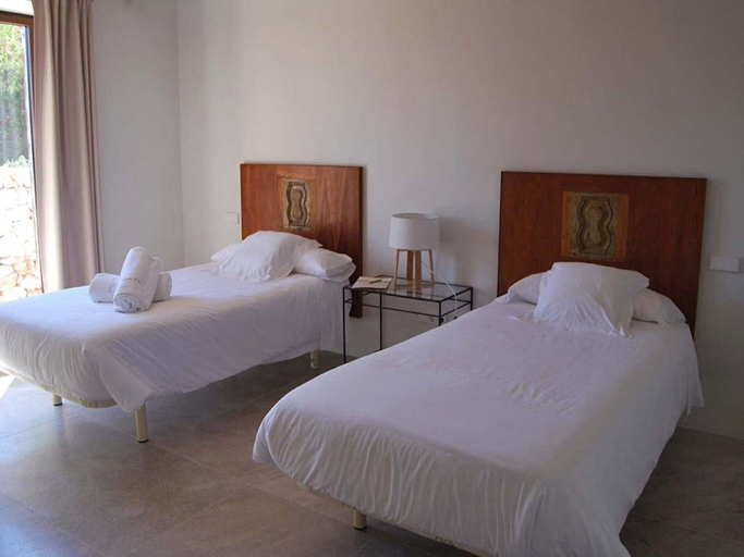Room 3, Attractive Holiday Home With Pool, Baleares